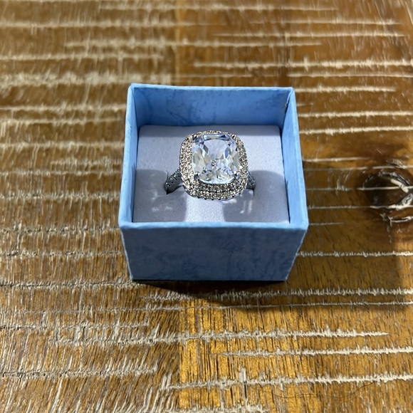 Blue Diamond Cubic Zirconia Ring size 7. New in gift box. - Picture 4 of 7